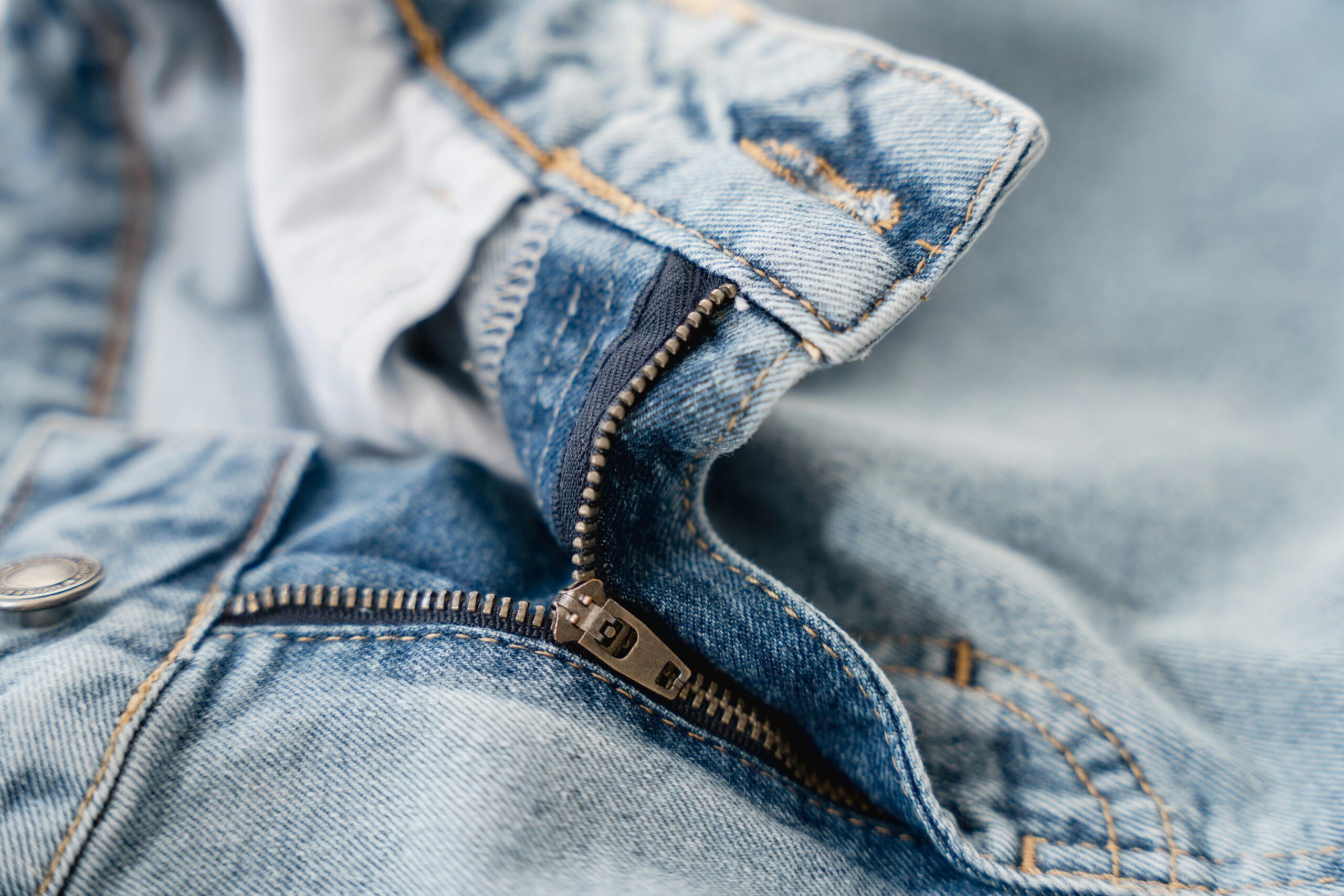 low MOQ jeans manufacturer, denim jeans factory, wholesale denim clothing, DTC fashion brands